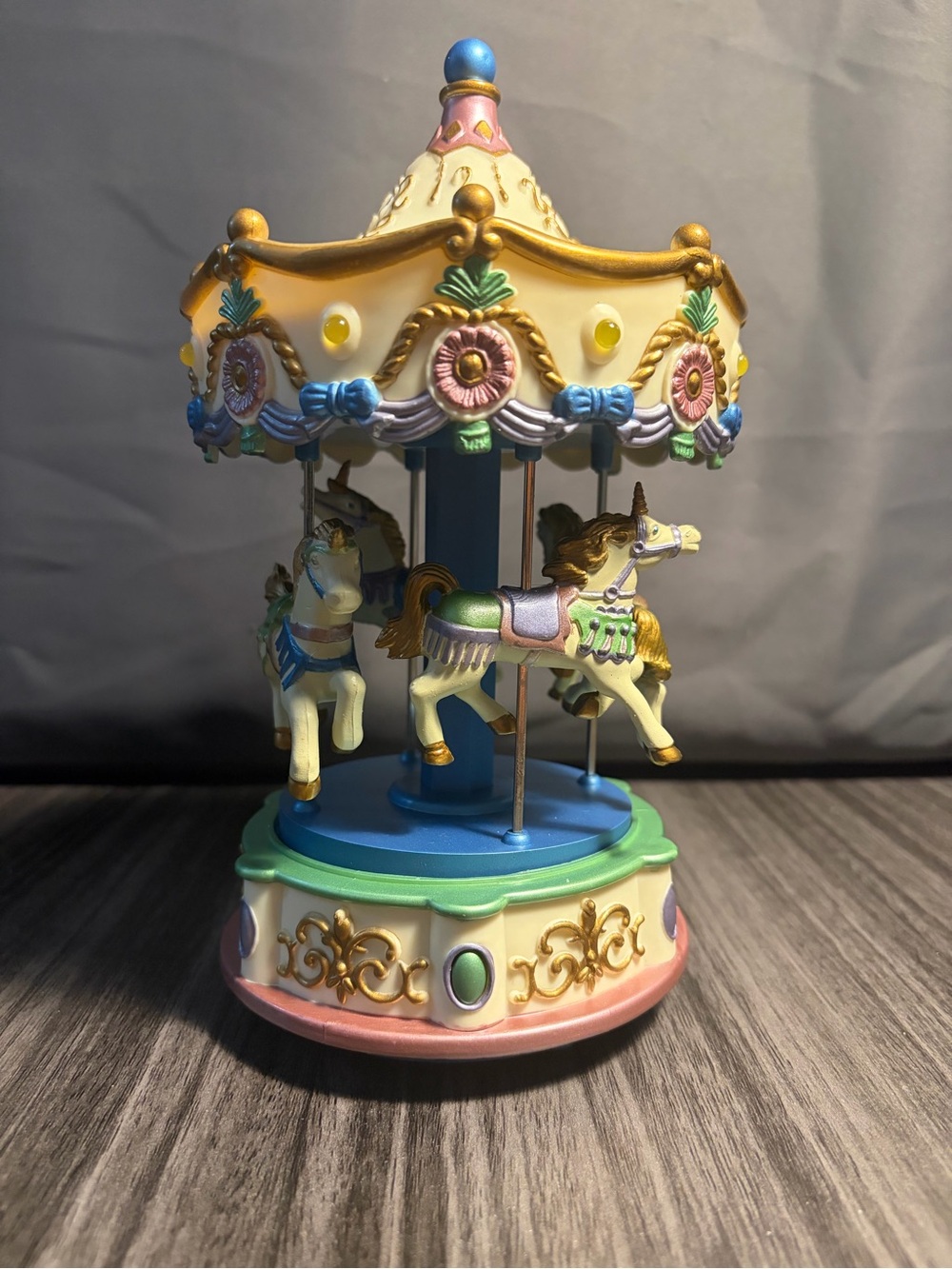 Vintage Avon Magical Unicorn Carousel Musical Excellent Condition